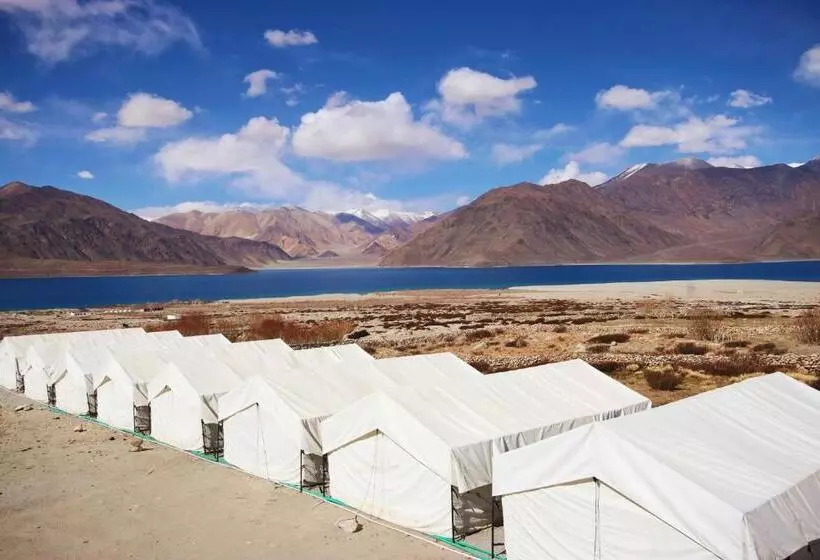 Resort Camp Redstart