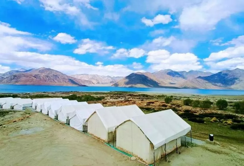 Resort Camp Redstart