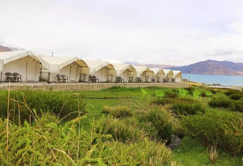 Resort Camp Redstart