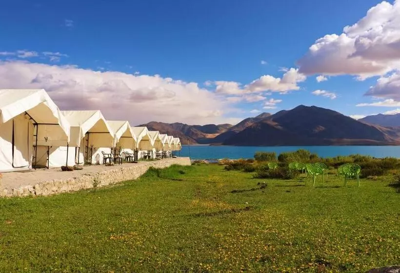 Resort Camp Redstart