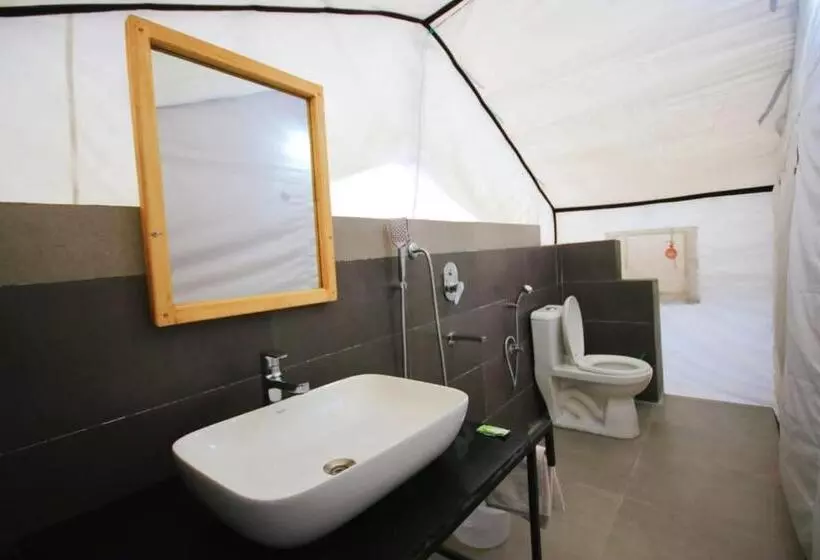 Resort Camp Redstart