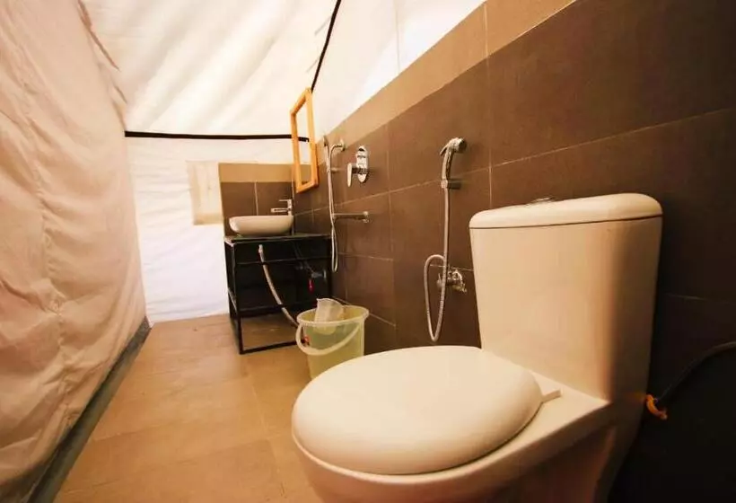 Resort Camp Redstart