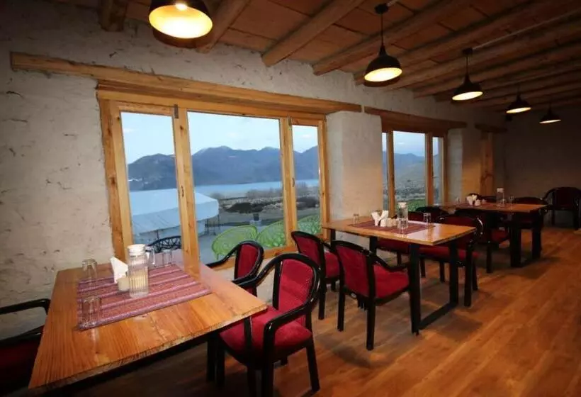 Resort Camp Redstart