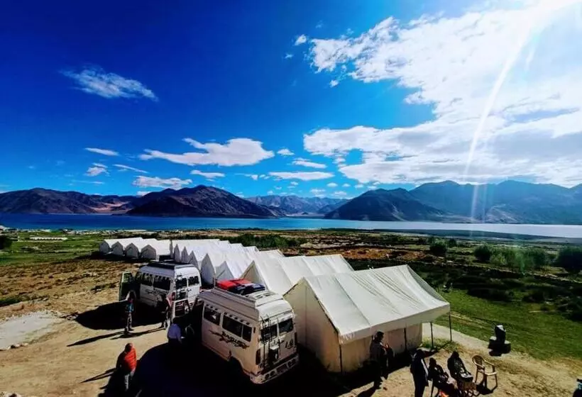 Resort Camp Redstart