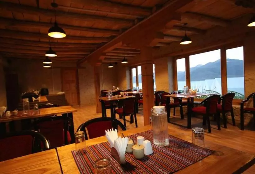 Resort Camp Redstart