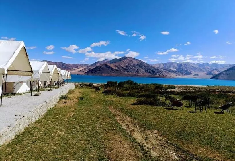 Resort Camp Redstart