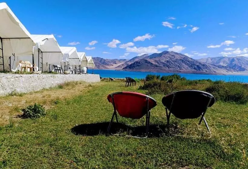 Resort Camp Redstart