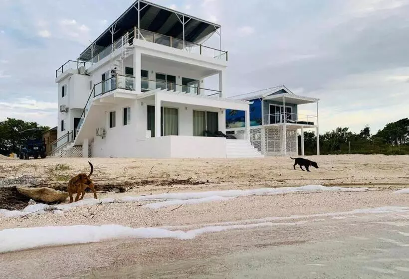 Villas Secreta Beachfront Resort