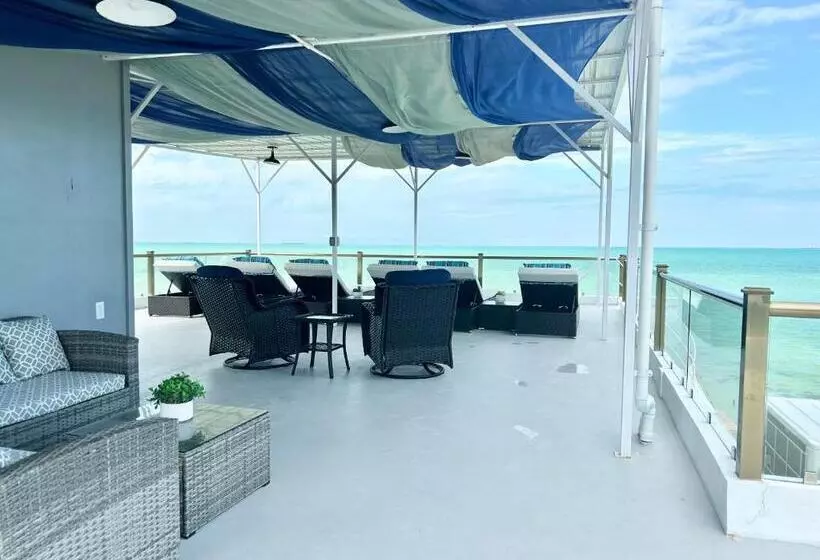 Villas Secreta Beachfront Resort