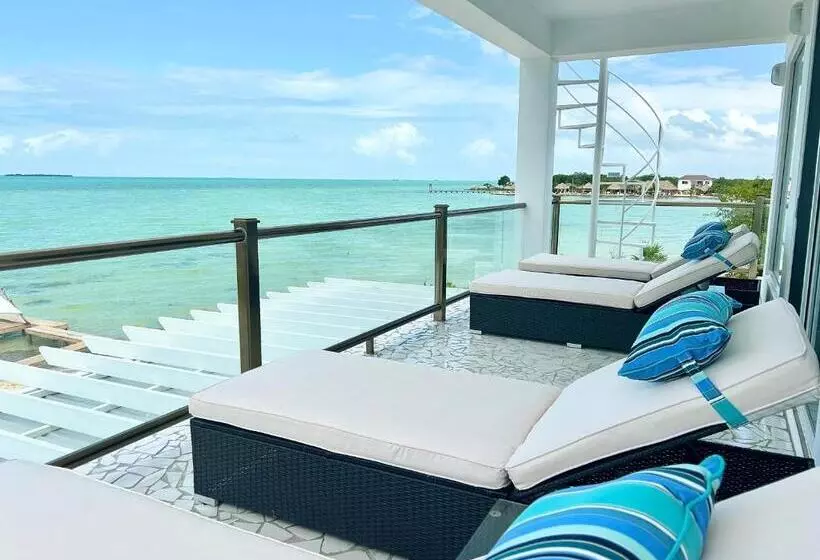 Villas Secreta Beachfront Resort