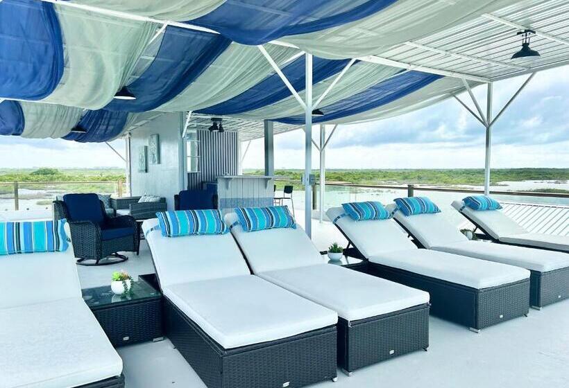 Villas Secreta Beachfront Resort