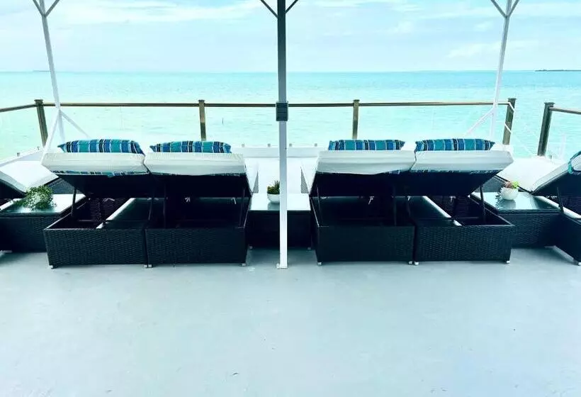 Villas Secreta Beachfront Resort