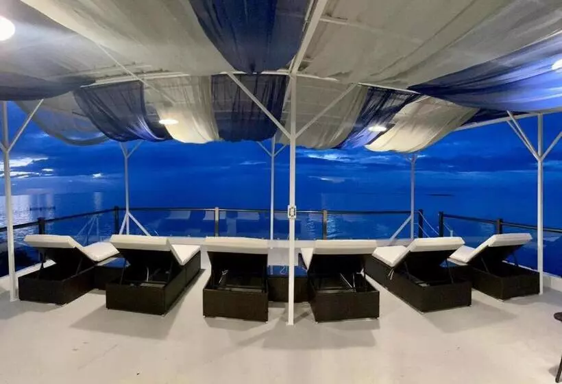 Villas Secreta Beachfront Resort