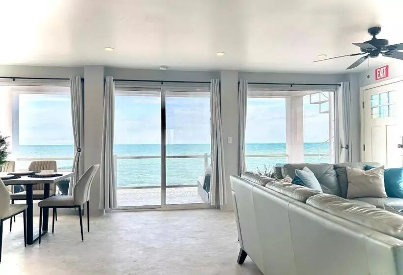 Villas Secreta Beachfront Resort