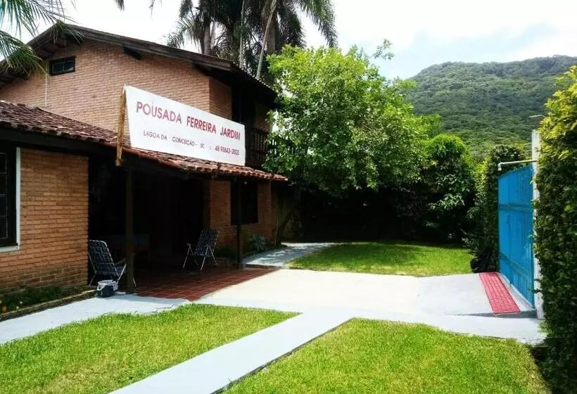 ユースホステル Pousada Ferreira Jardim