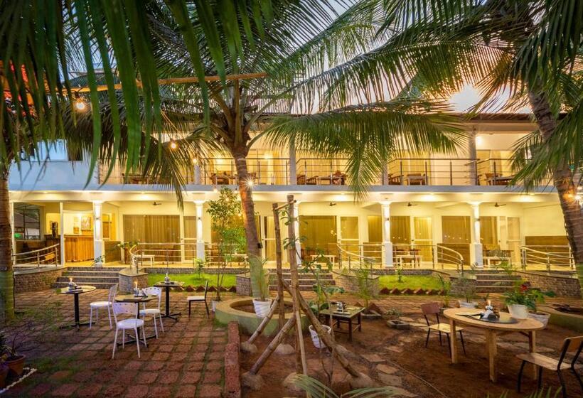 Отель Crystall Goa Emerald Edition