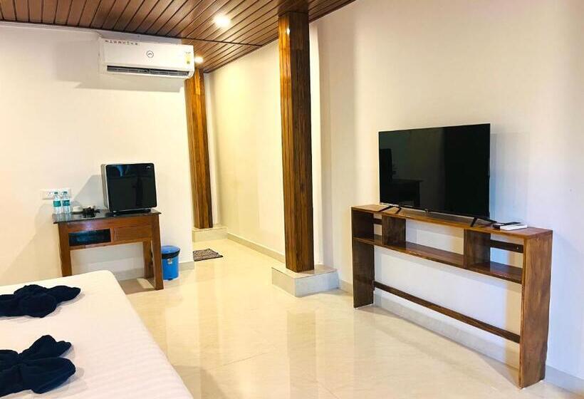 Отель Crystall Goa Emerald Edition