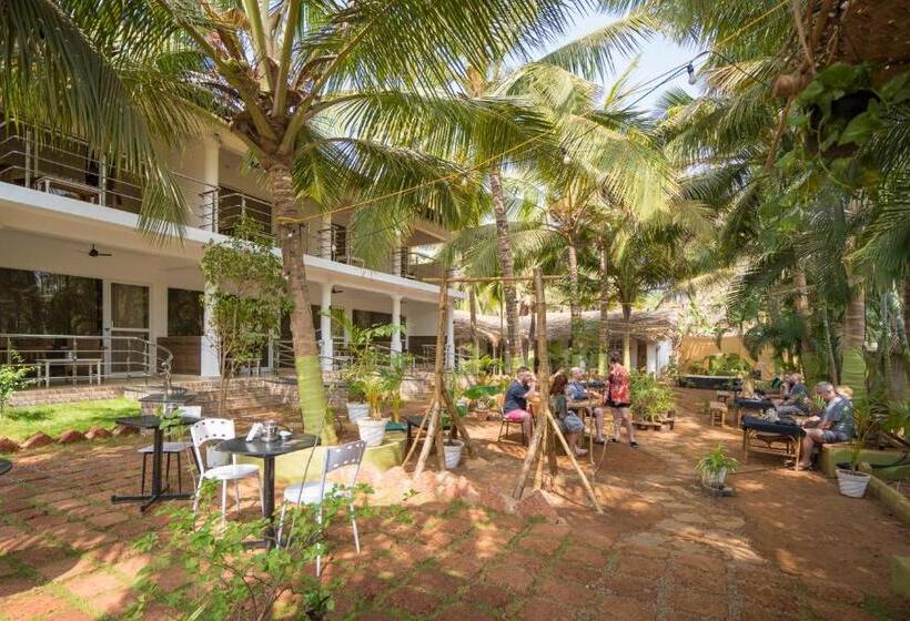 Отель Crystall Goa Emerald Edition