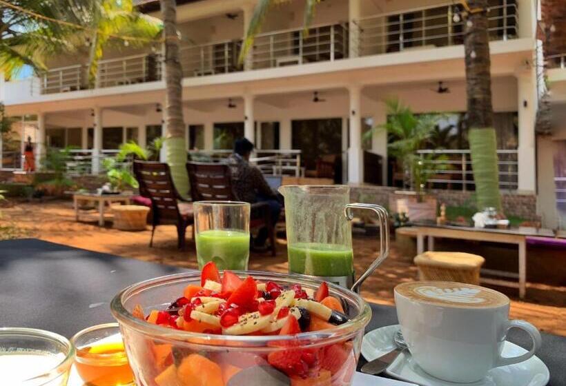 Отель Crystall Goa Emerald Edition