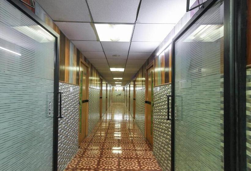 Hotel Oyo Flagship M. P Residency