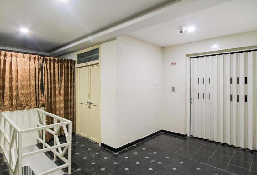 Hotel Oyo Sree Laxmi In