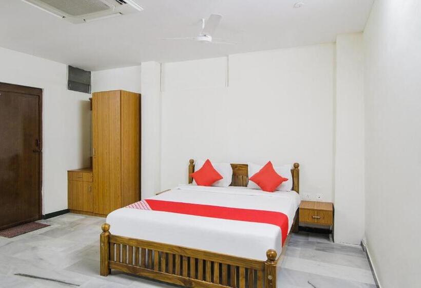 Hotel Oyo Sree Laxmi In