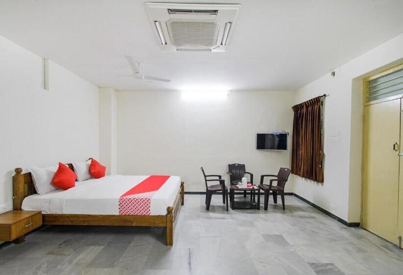 Hotel Oyo Sree Laxmi In