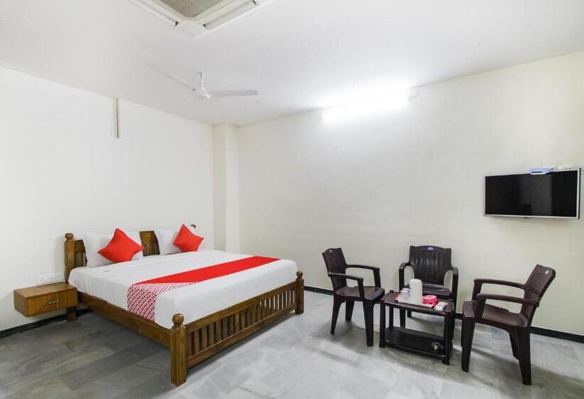 Hotel Oyo Sree Laxmi In
