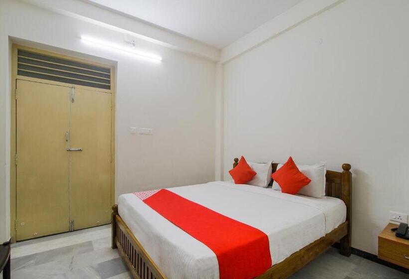 Hotel Oyo Sree Laxmi In