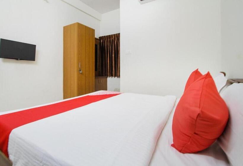 Hotel Oyo Sree Laxmi In