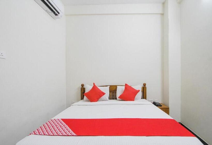 Hotel Oyo Sree Laxmi In