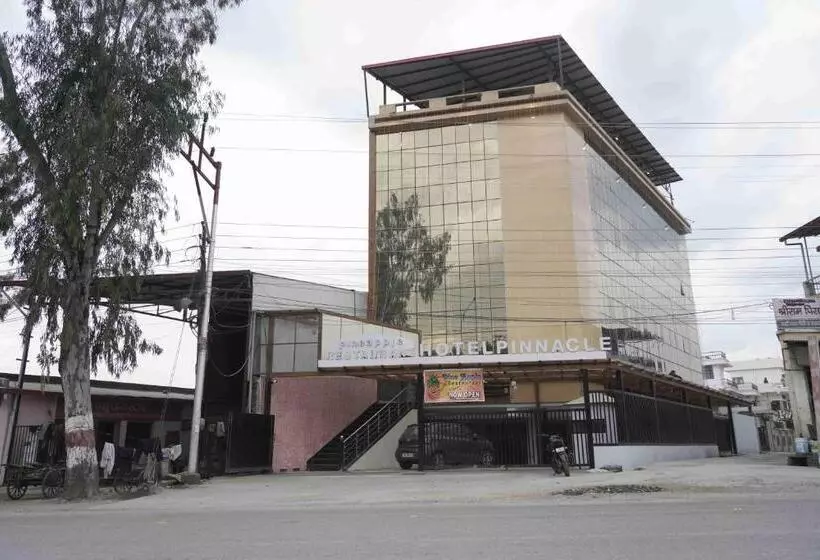 Hotel Pinnacle