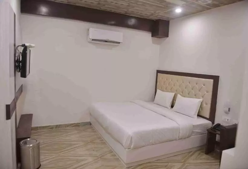 Hotel Pinnacle