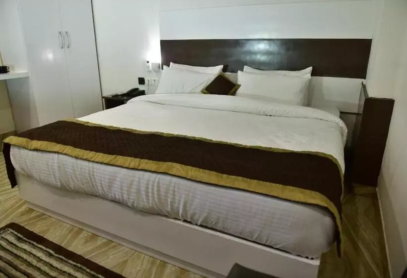 Hotel Pinnacle
