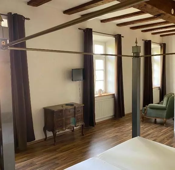 Hotelli Schloss Hainfeld