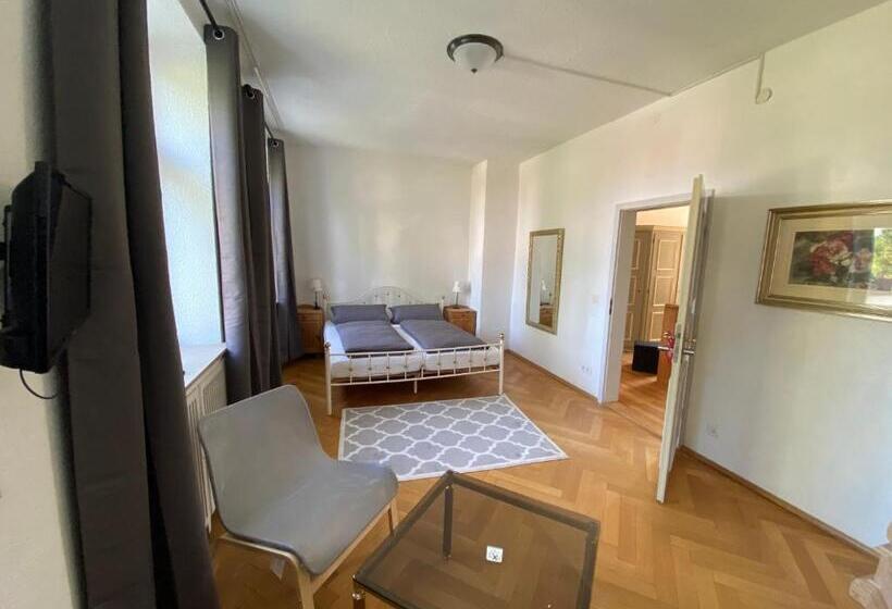 בית מלון כפרי Schloss Hainfeld