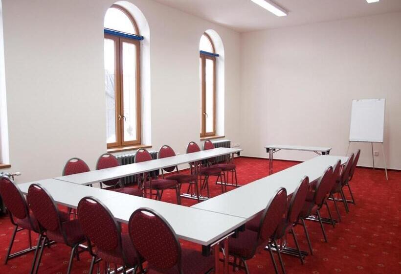 酒店 Vinař Kurdějov