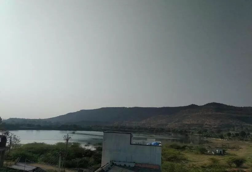 ペンション अतिथी निवास