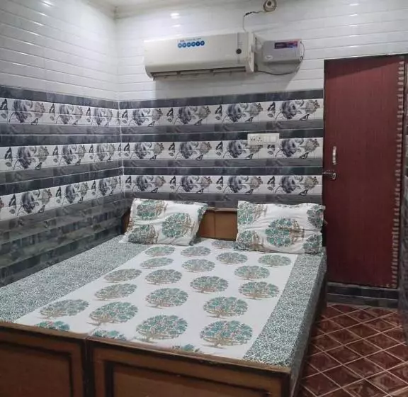 Majatalo Radha Krishna Guest House