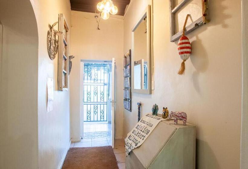 بنسيون Strand Scouty`s Place   6 Sleeper Helderberg Ct