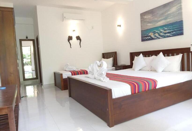 Bed and Breakfast Elephant Eye Safari House