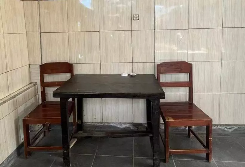 ホテル Oyo Life 93255 Kosan Teratai Jaya