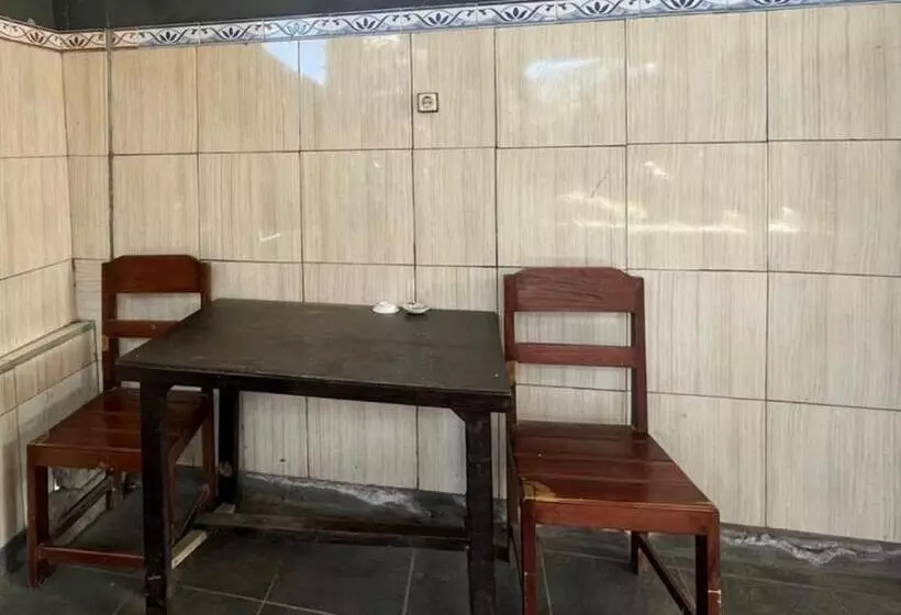 ホテル Oyo Life 93255 Kosan Teratai Jaya