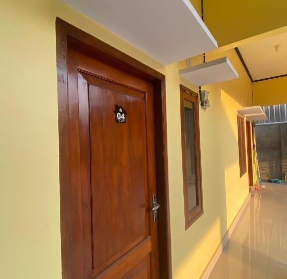 Hotel Oyo Life 93255 Kosan Teratai Jaya