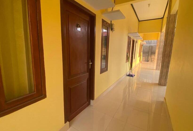 Hotel Oyo Life 93255 Kosan Teratai Jaya