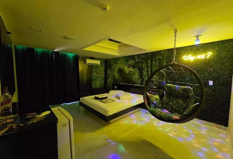 Motel Kamasutra