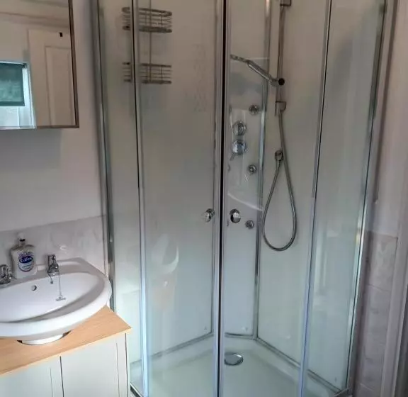 Majatalo Felpham Guest House   Self Catering