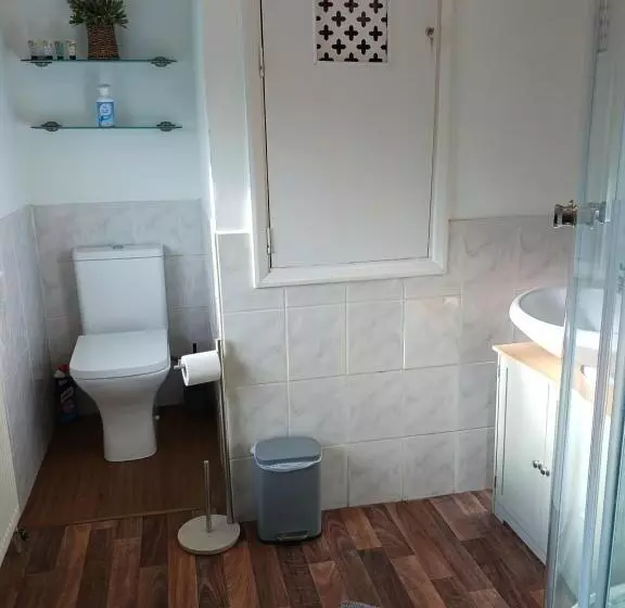 Majatalo Felpham Guest House   Self Catering