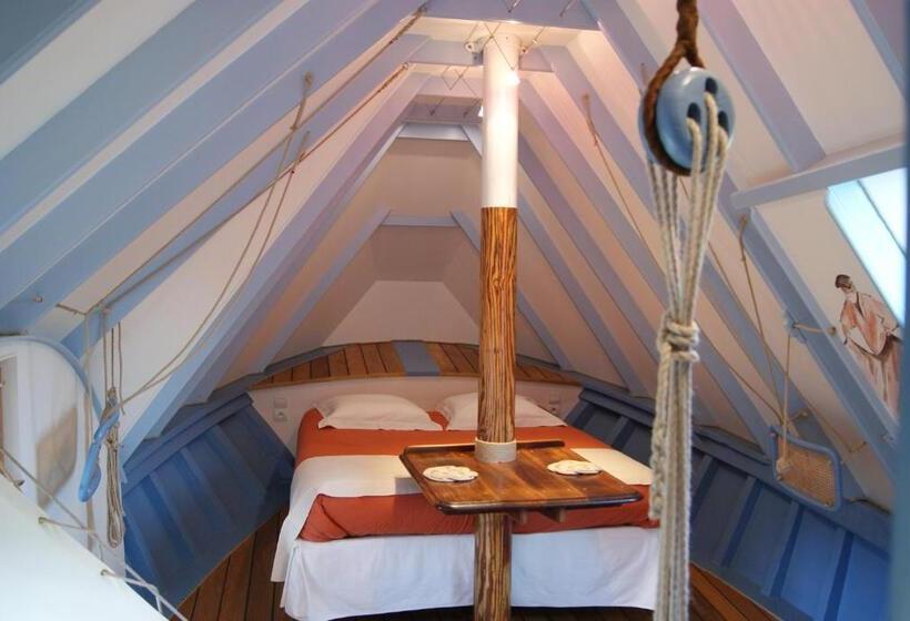 تختخواب و صبحانه La Caloge Kastell Dinn