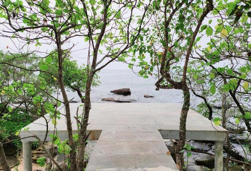 Full Moon Island Resort